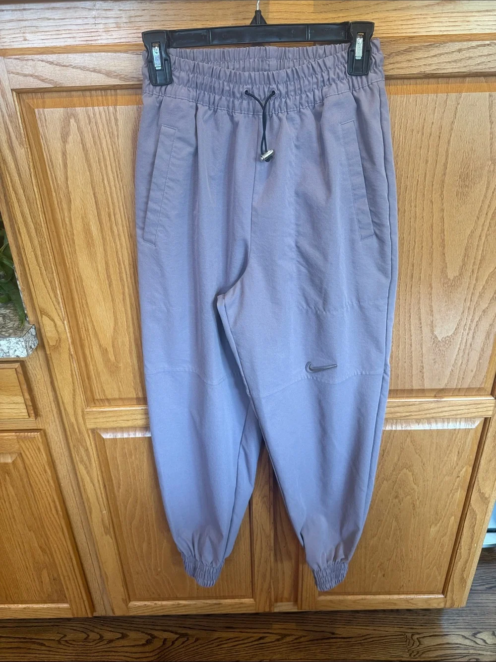 707 Nike Sportswear Women’s Small Woven Jogger Pants Lavender Gray Swoosh